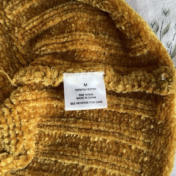 Altar’d State sweater (yellow) - Picture 4 of 4